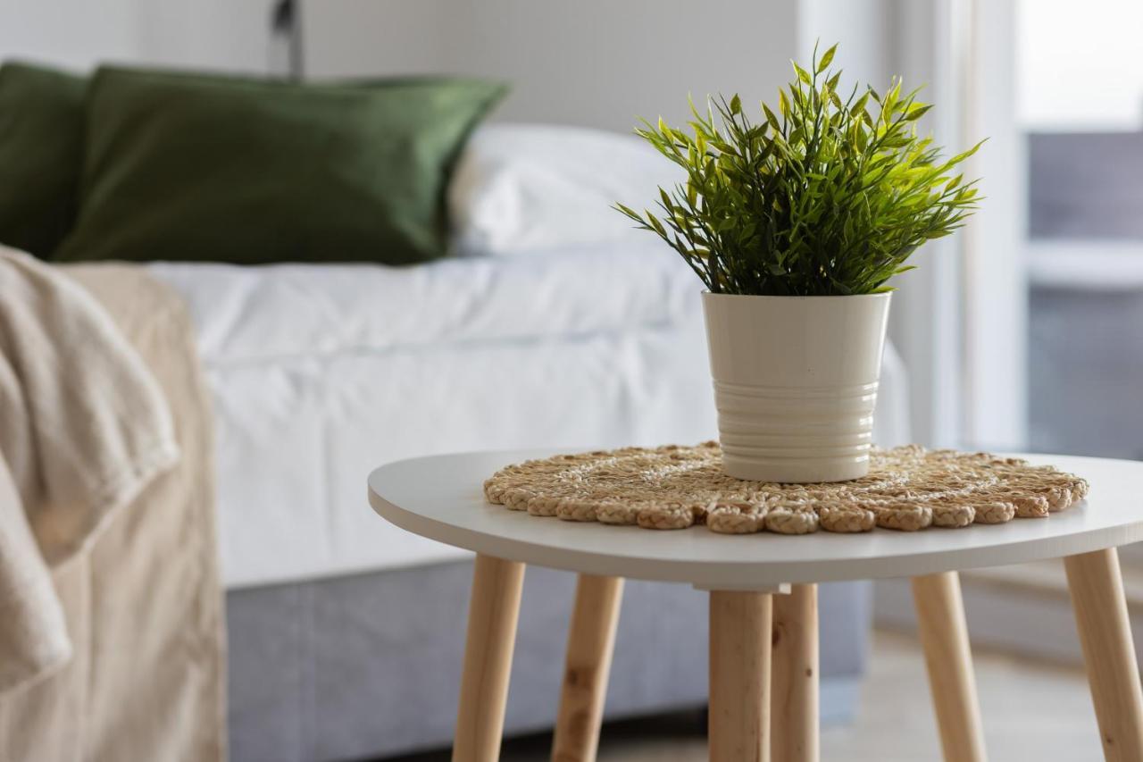 Ursus Sunny Studio For 4 Guests With Parking & Balcony By Noclegi Renters Warszawa Exteriör bild