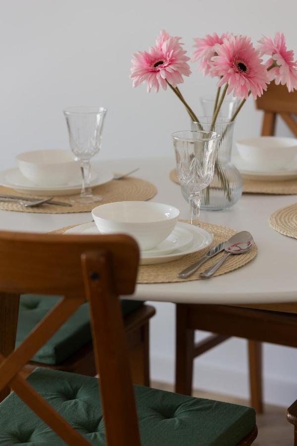 Ursus Sunny Studio For 4 Guests With Parking & Balcony By Noclegi Renters Warszawa Exteriör bild