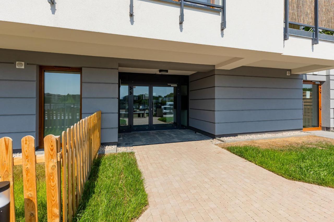 Ursus Sunny Studio For 4 Guests With Parking & Balcony By Noclegi Renters Warszawa Exteriör bild